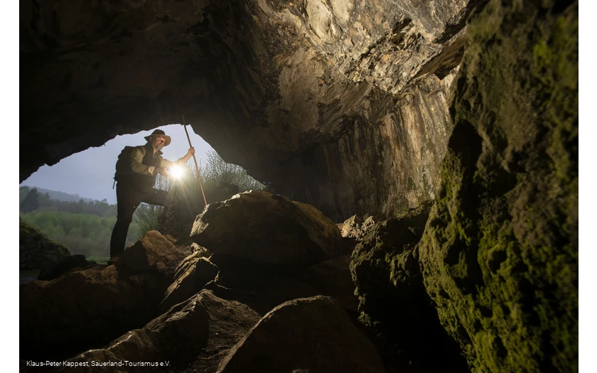 Waldrouen-Ranger in der Höhle