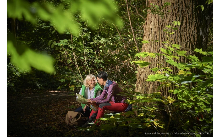 Freundinnen beim Wandern