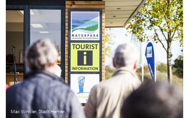 Der Eingangsbereich des Naturpark-Infozentrums Hem