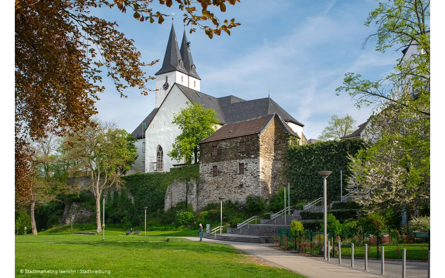 Fritz-Kuehn-Platz  Stadtmauer 1.jpg
