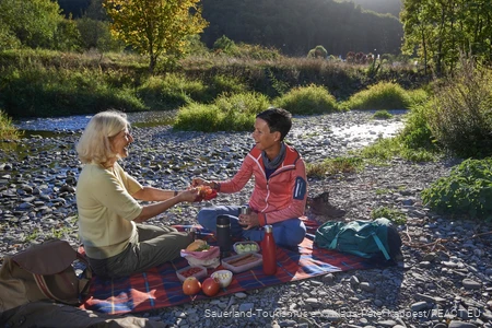 Picknick an der Ruhr im Alten Feld in Arnsberg