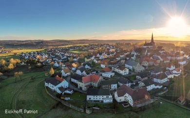 Blick auf das Bergdorf Kallenhardt