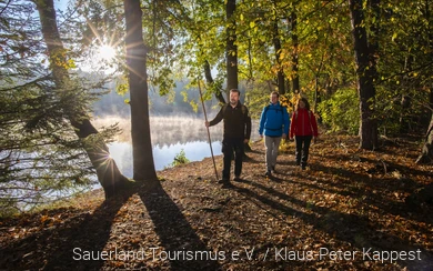 Unterwegs am Möhneseeufer