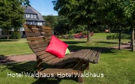 Entspannen im Garten am Hotel Waldhaus