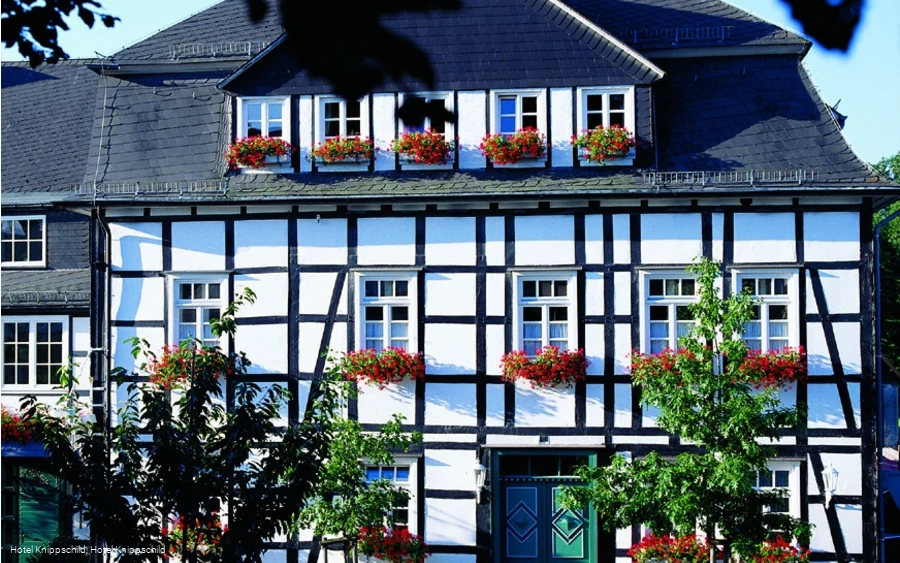 Frontansicht Romantikhotel Knippschild