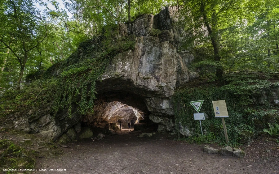 Die Feldhofhöhle im Hönnetal