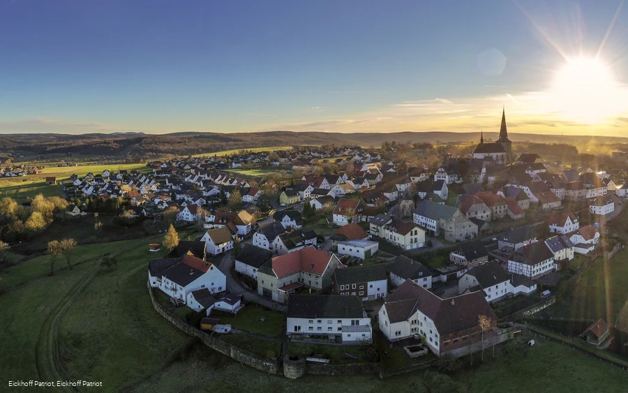 Blick auf das Bergdorf Kallenhardt Blick auf das Bergdorf Kallenhardt