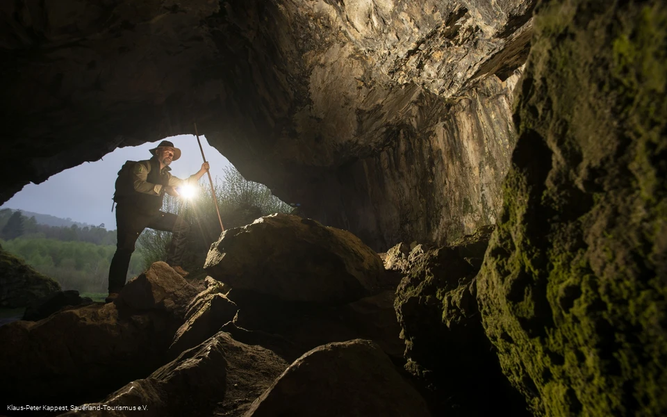 Waldrouen-Ranger in der Höhle