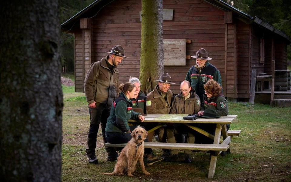 Ranger_Waldpädagogen (c) Klaus-Peter Kappest.jpg