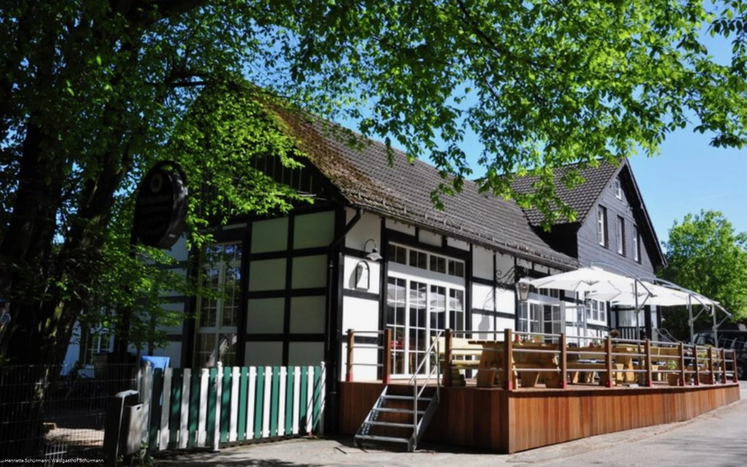 Waldgasthof Schürmann Front mit Terrasse