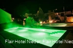 Hotel Nieder Aussenpool beleuchtet