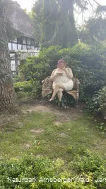 Kunst am Torhaus Möhnesee - Dame auf Bank